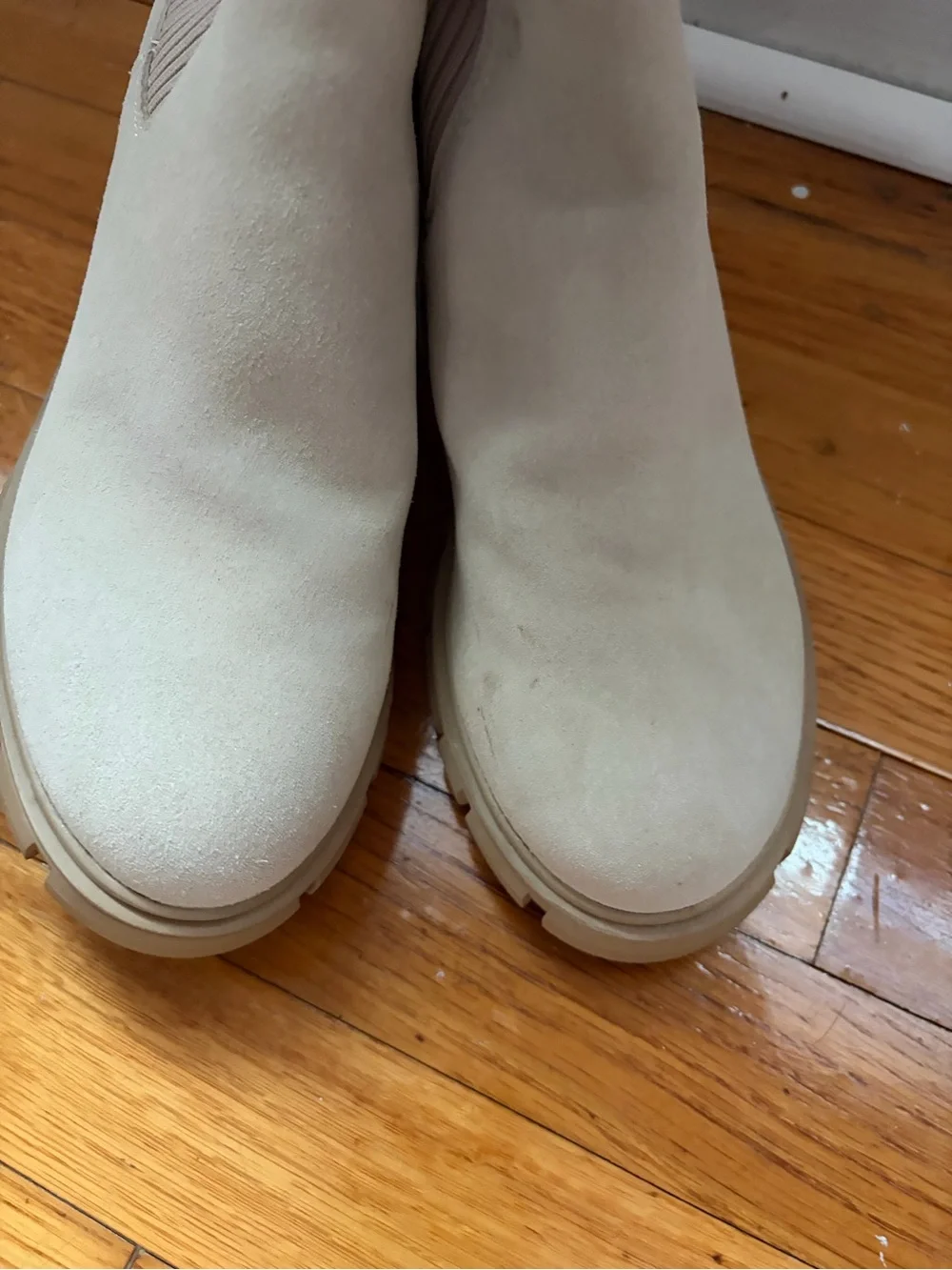 Women’s Steve Madden Cream Ribbed Chelsea Ankle Boots (6.5)
